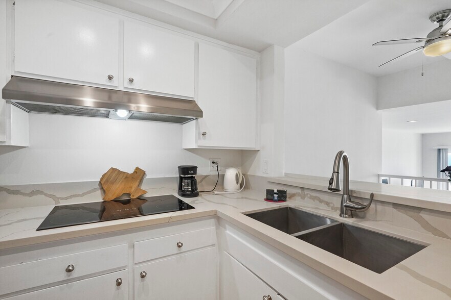 More Photos Of 18103 Coastline Dr, Malibu Apartments For Sale