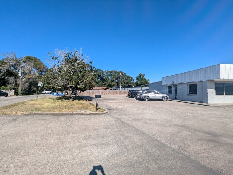 More Photos Of 2348 Highway 69 N, Nederland Office For Sale