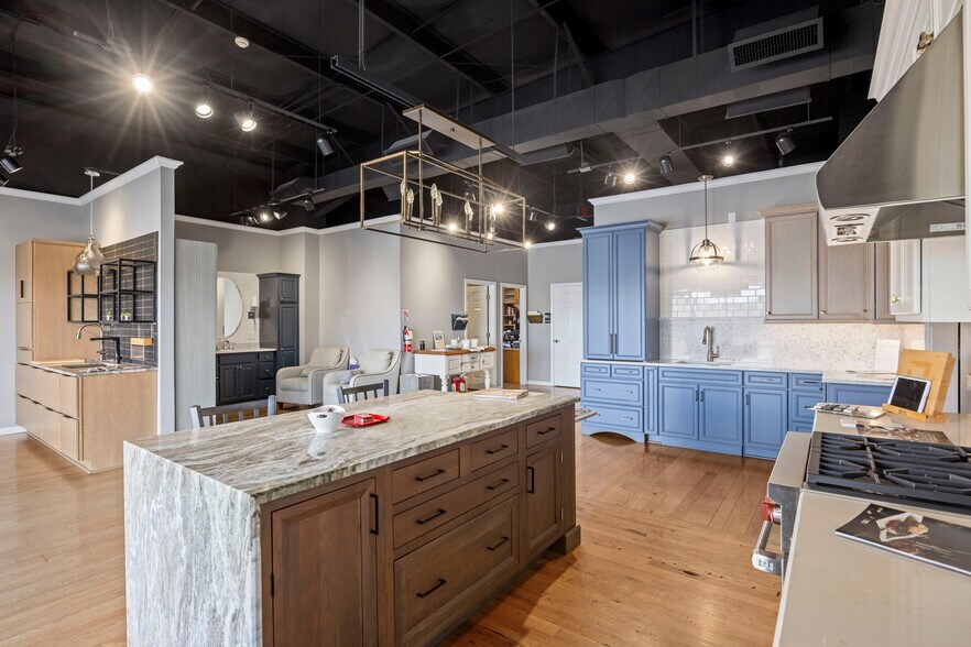 More Photos Of 1930 Deyerle Ave, Harrisonburg Freestanding For Sale