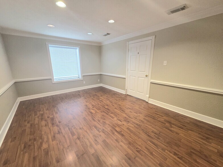 More Photos Of 2204 Sunpark Dr, Conroe Office For Sale