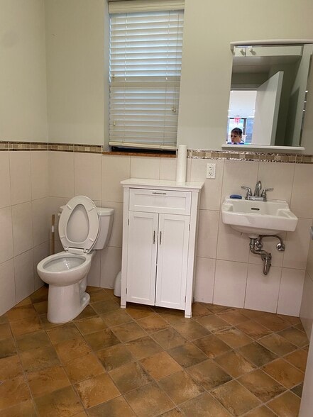 More Photos Of 6721 13th Ave, Brooklyn Office For Lease