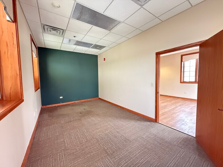 More Photos Of 2429 Randall Rd, Carpentersville Storefront Retail Office For Lease