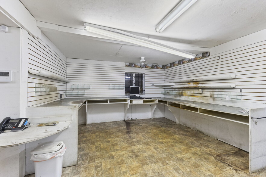 More Photos Of 5034 N Nebraska Ave, Tampa Freestanding For Sale
