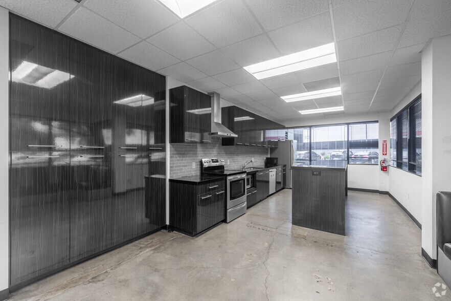 More Photos Of 6059 Bristol Pky, Culver City Office For Sale
