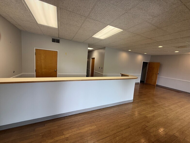 More Photos Of 1000 Hawthorne Ave, Athens Medical For Lease