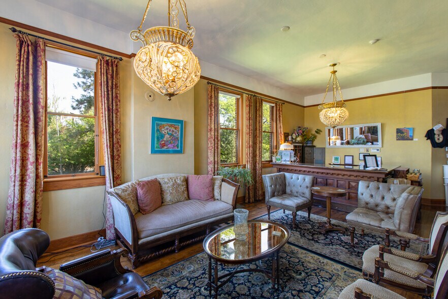 More Photos Of 40 SE Heimrich St, Dufur Hotel For Sale