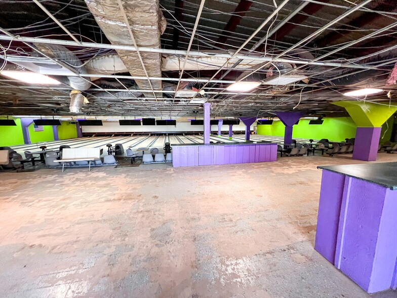 More Photos Of 3920 W Wall St, Midland Bowling Alley For Sale