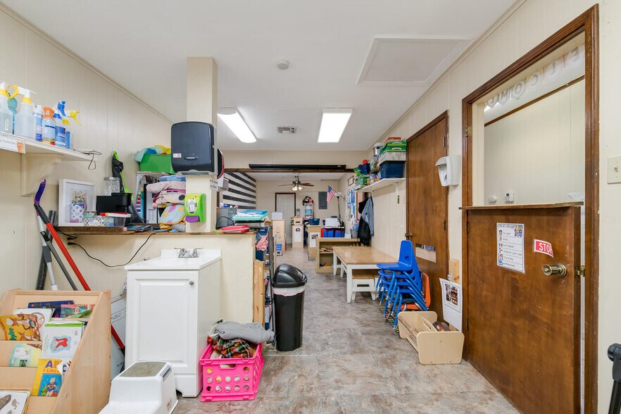 More Photos Of 2000 N 25th St, Waco Daycare Center For Sale