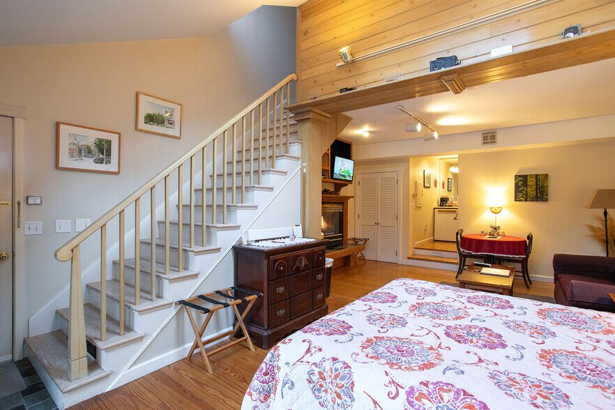 More Photos Of 2 Oak St, West Stockbridge Hospitality For Sale