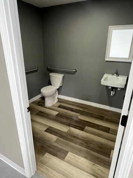 More Photos Of 3139 N Westbury Village Dr, Bloomington Light Distribution For Sale