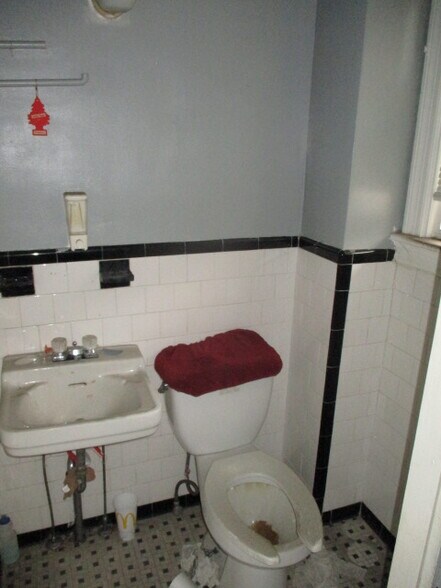 More Photos Of 2422 E Monument St, Baltimore Storefront Retail Residential For Sale