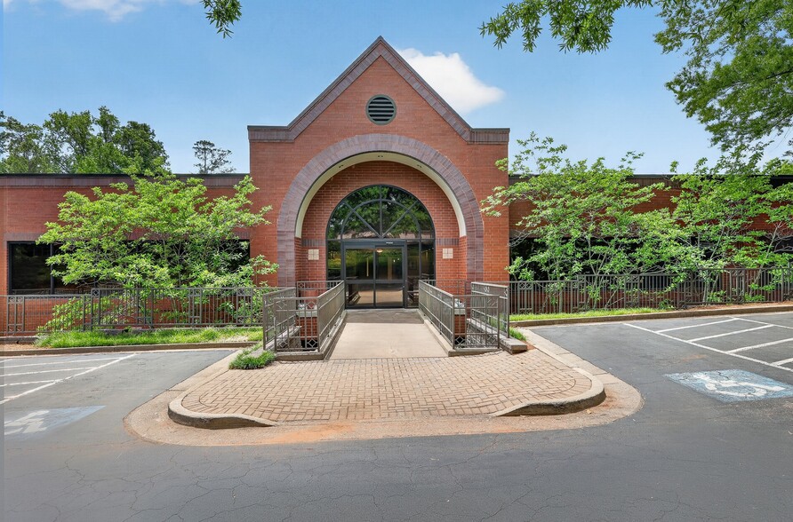 More Photos Of 1357 Hembree Rd, Roswell Medical For Lease