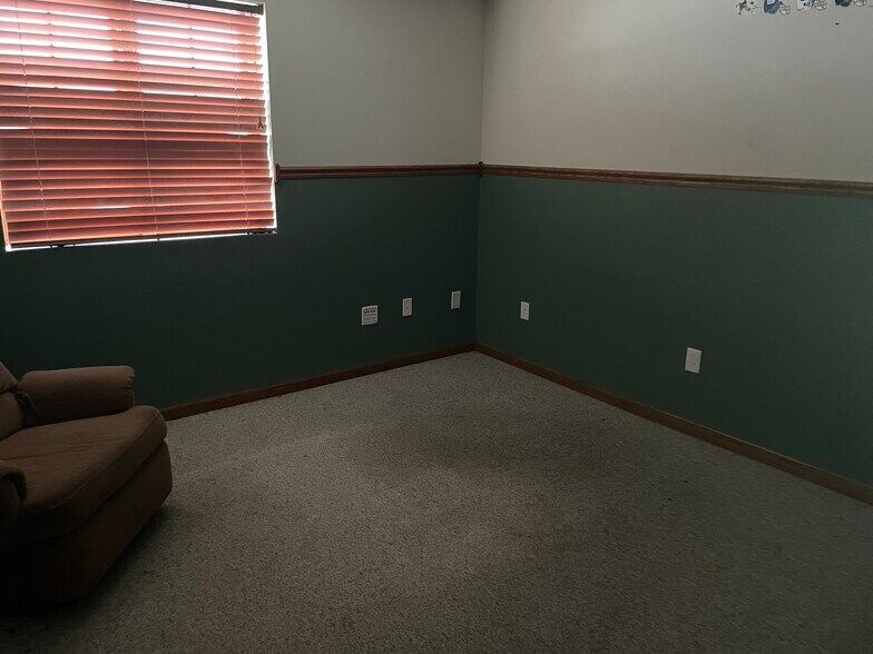 More Photos Of 1808 Clark St, Carterville Light Distribution For Sale