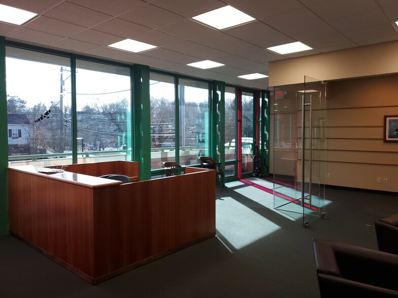 More Photos Of 263 Glenville Rd, Greenwich Storefront Retail Office For Lease