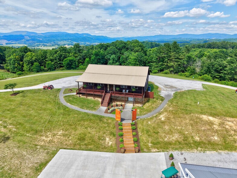 More Photos Of 639 Wagon Wheel Rd, Elk Creek Lodge Meeting Hall For Sale