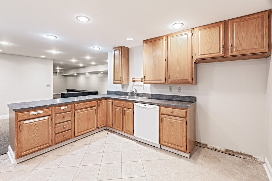 More Photos Of 5201-5215 W Woodmill Dr, Wilmington Medical For Sale