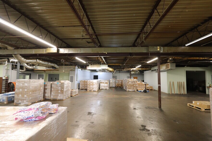 More Photos Of 1625 Airport Rd, Conroe Warehouse For Sale