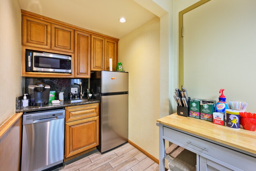 More Photos Of 3611 Motor Ave, Los Angeles Loft Creative Space For Sale