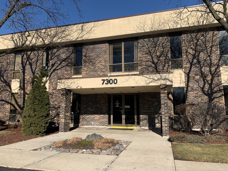 Primary Photo Of 7250 W College Dr, Palos Heights Office For Lease