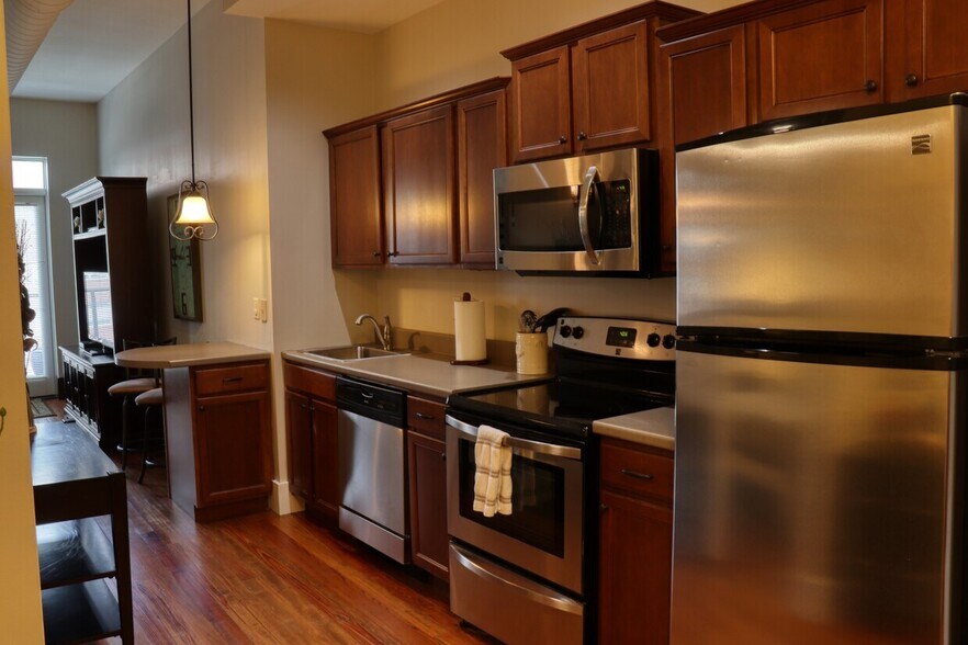 More Photos Of 18 Church St, Asheville Hotel For Sale