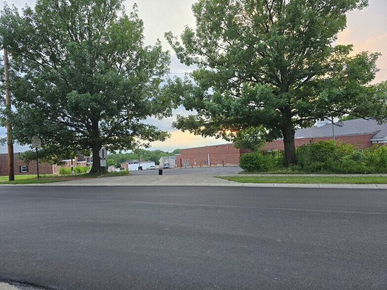 More Photos Of 20 Iron Gate Park Dr, Centerville Storefront Retail Office For Lease