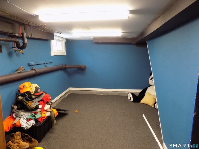 More Photos Of 941 Farmington Ave, Bristol Office Residential For Sale