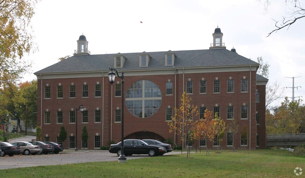 More Photos Of 5470 Main St, Sylvania Office For Lease