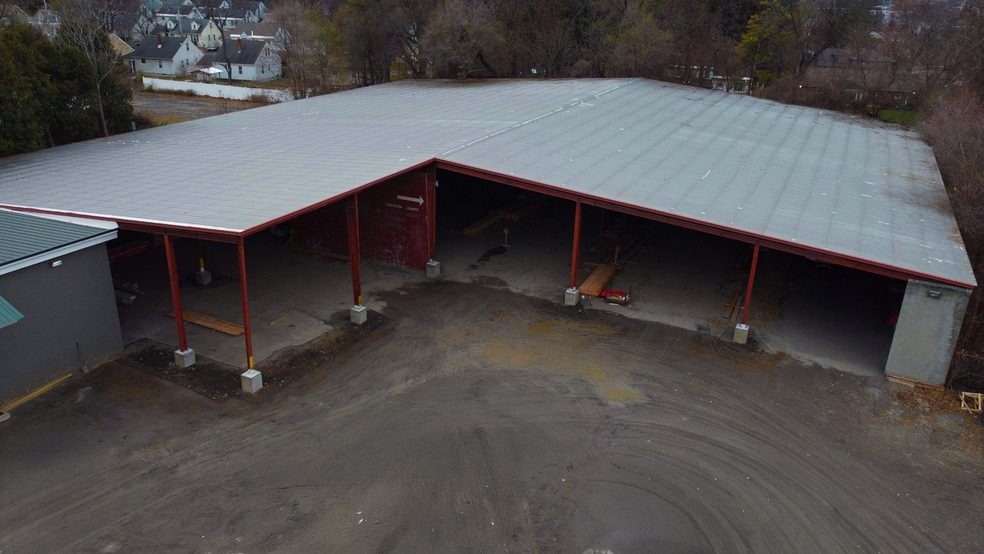 More Photos Of 1870 Hamburg St, Schenectady Freestanding For Lease