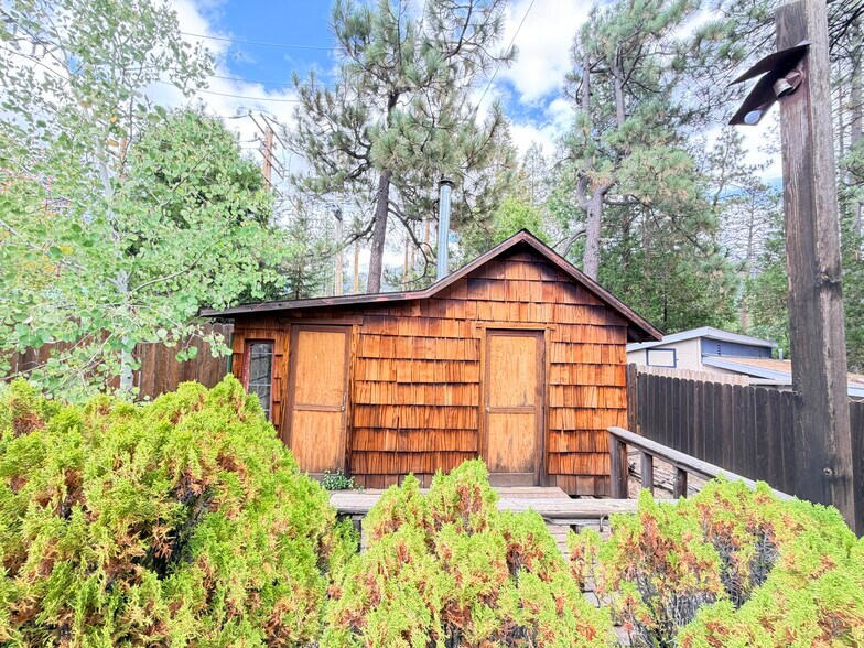 More Photos Of 54225 Pine Crest, Idyllwild-Pine Cove General Retail For Sale