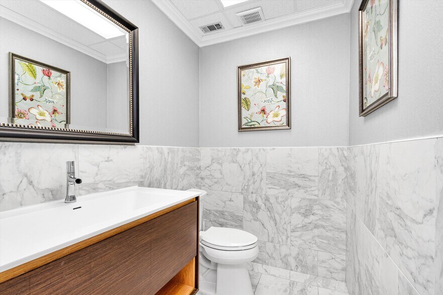 More Photos Of 3421 W Davis St, Conroe Medical For Lease