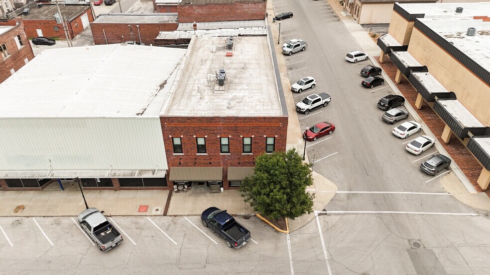 More Photos Of 301-303 W Reed St, Moberly Office For Lease