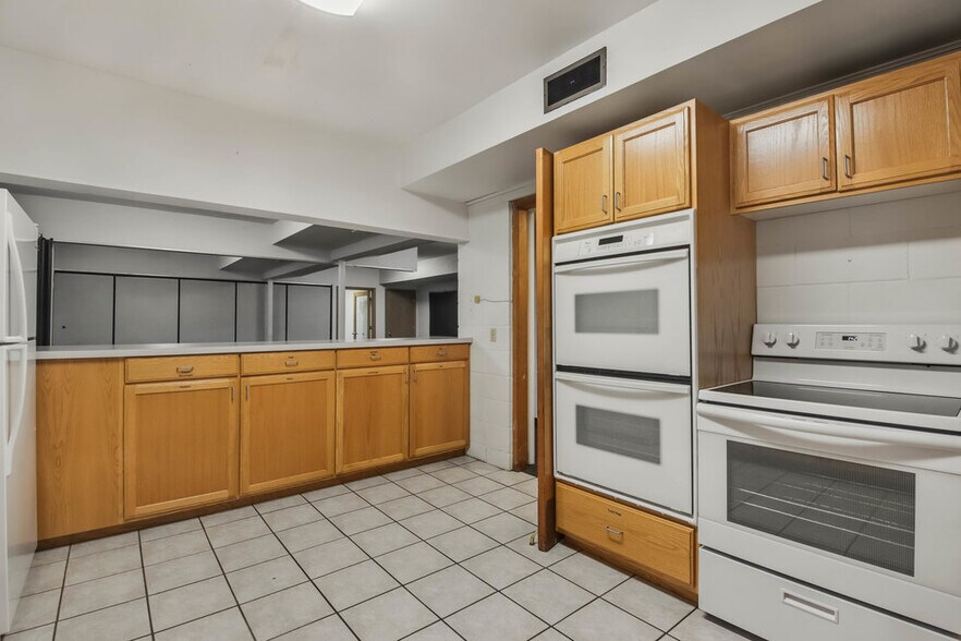 More Photos Of 104 E Barker St, Rice Lake Flex For Sale