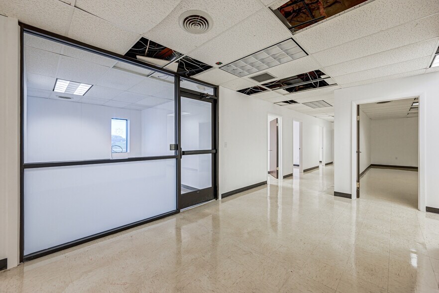 More Photos Of 20 Willow Springs Cir, York Warehouse For Lease