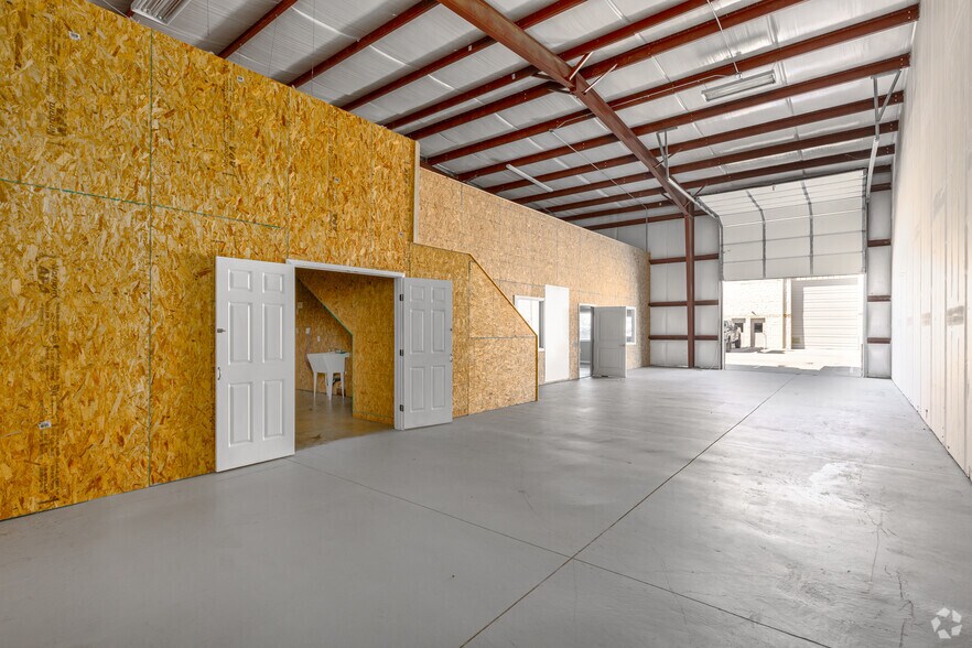 More Photos Of 207 King Rd, Frisco Warehouse For Lease