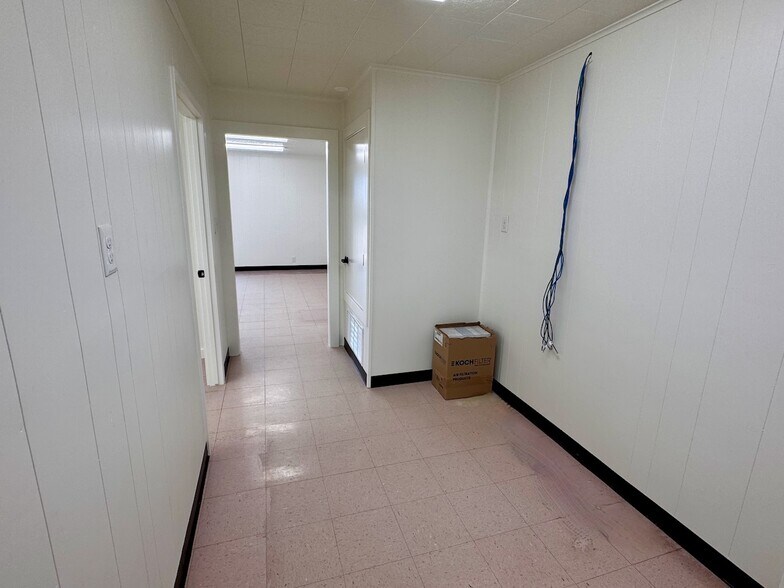 More Photos Of 1501 Lillian Ave, Jourdanton Flex For Lease