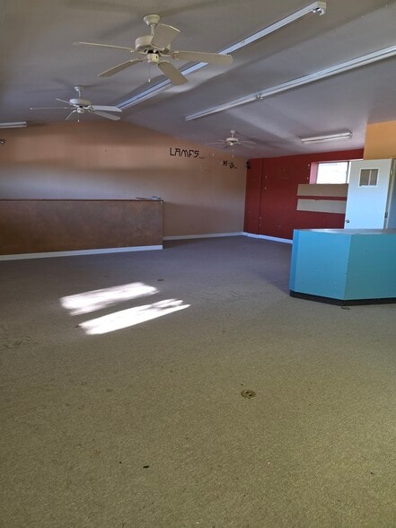 More Photos Of 4237 W White Mountain Blvd, Lakeside General Retail For Lease