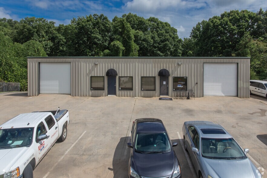 More Photos Of 2365 Monroe Dr, Gainesville Warehouse For Lease