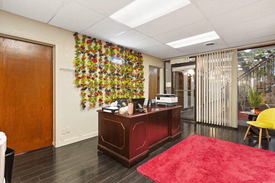 More Photos Of 1900 N Macarthur Blvd, Oklahoma City Office For Sale