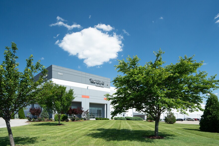 More Photos Of 7865 National Tpke, Louisville Distribution For Lease