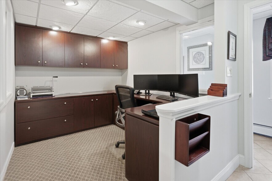 More Photos Of 20 Manor Rd, Smithtown Office For Sale