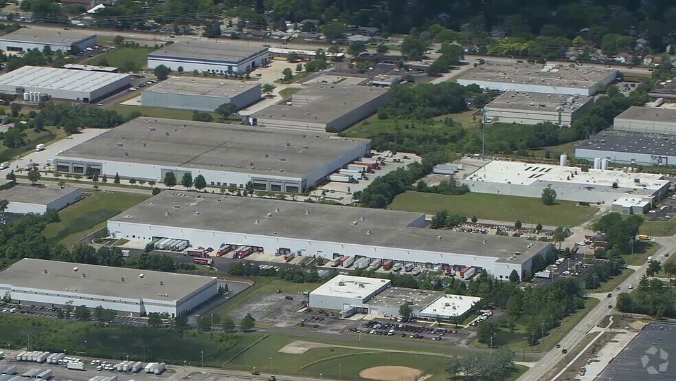 Primary Photo Of 320 E Fullerton Ave, Carol Stream Distribution For Lease