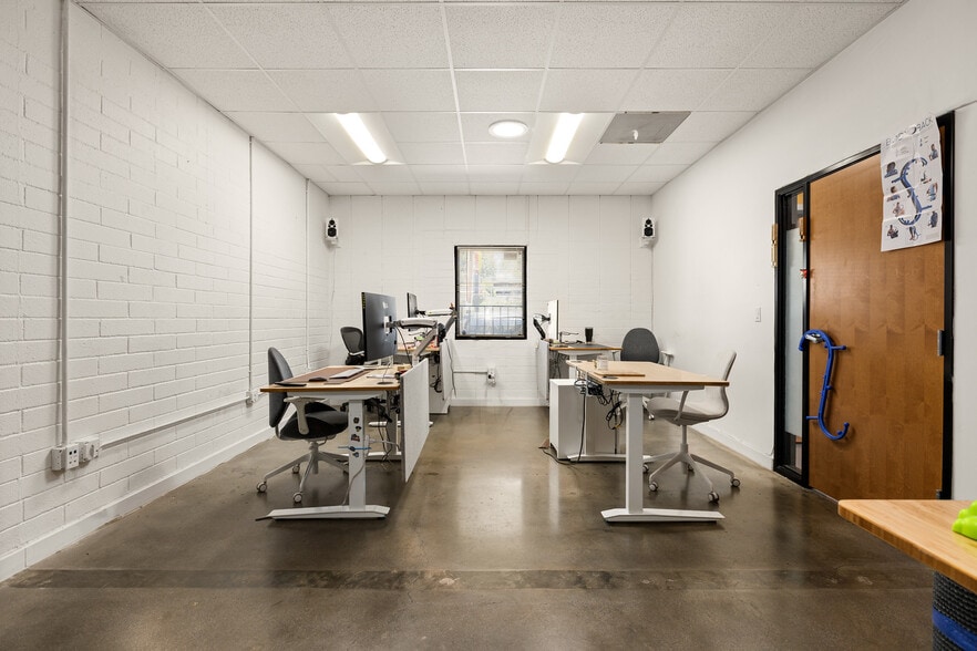 More Photos Of 3779 Cahuenga Blvd, Studio City Loft Creative Space For Sale