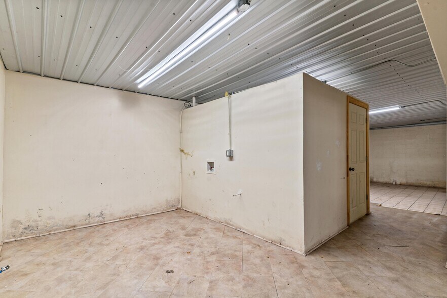 More Photos Of 1402 Riverbend Rd, Dalton General Retail For Sale