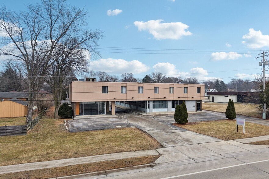 More Photos Of 8050 N Port Washington Rd, Fox Point Office For Sale