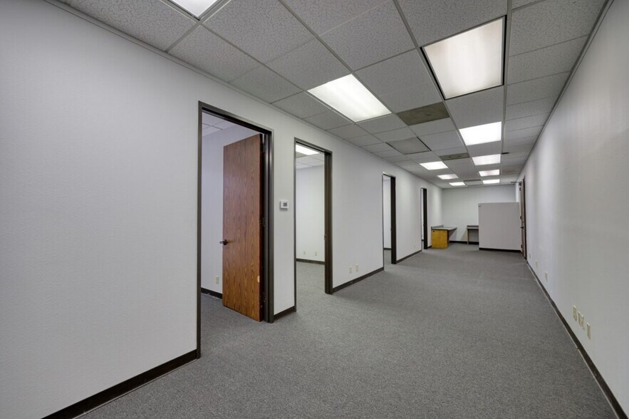 More Photos Of 2929 Mossrock Dr, San Antonio Office For Lease