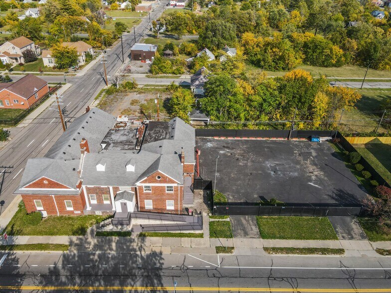 More Photos Of 2670 Chalmers St, Detroit Office For Sale