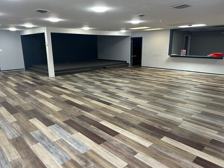 More Photos Of 1718 Lafayette Rd, Indianapolis Flex For Sale