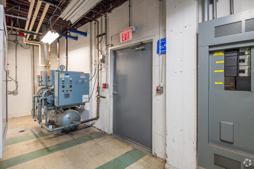 More Photos Of 120 N La Grange Rd, La Grange Medical For Lease