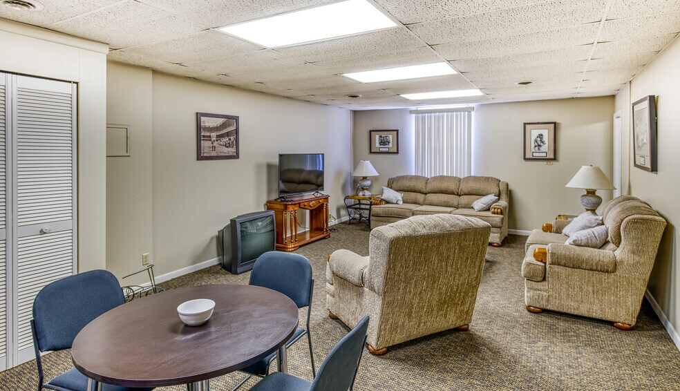 More Photos Of 1076 Airport Rd, Tappahannock Warehouse For Lease