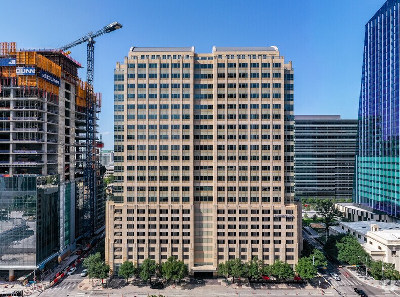 More Photos Of 300 W 6th St, Austin Office For Lease